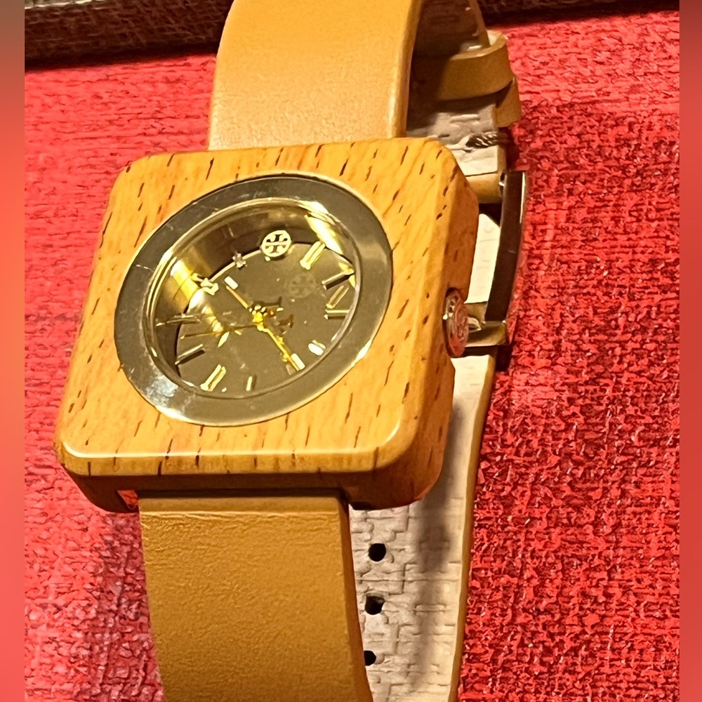 TORY BURCH AUTHENTIC ‘LIZZIE’ SQUARE FAUX WOOD DESIGN GENUINE LEATHER WATCH - Picture 3 of 17